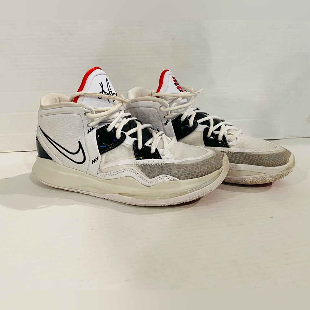 NIKE KYRIE INFINITY WHITE-BLACK-UNIVERSITY RED "MAN MACHINE" SZ 8.5 [CZ0204-101]